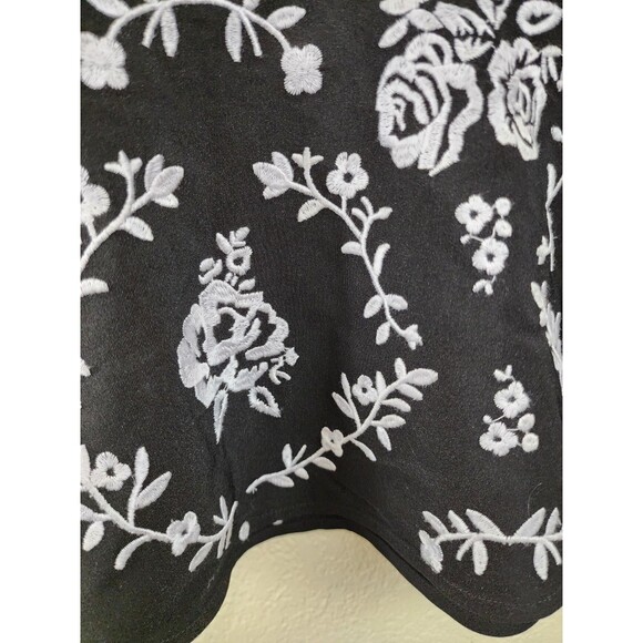 Nwt Divided H&M Womens Size 2 Black Embroidered Floral A-Line Mini Skirt - Picture 2 of 6
